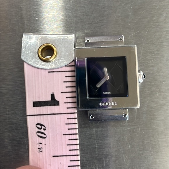 Ladies Chanel watch with no band - Picture 3 of 4